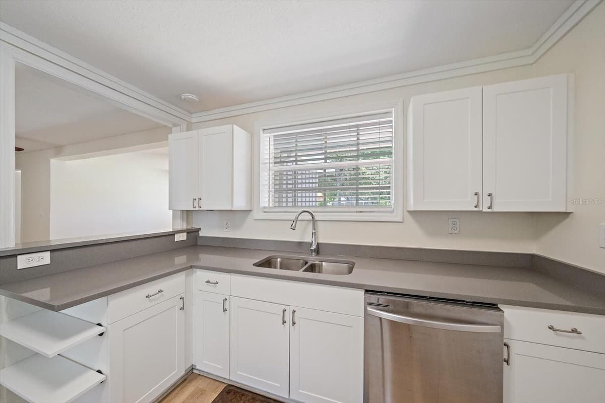 710 26TH STREET — photo 16 of 45
