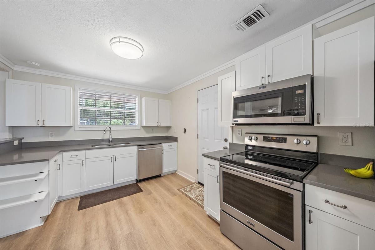 710 26TH STREET — photo 14 of 45