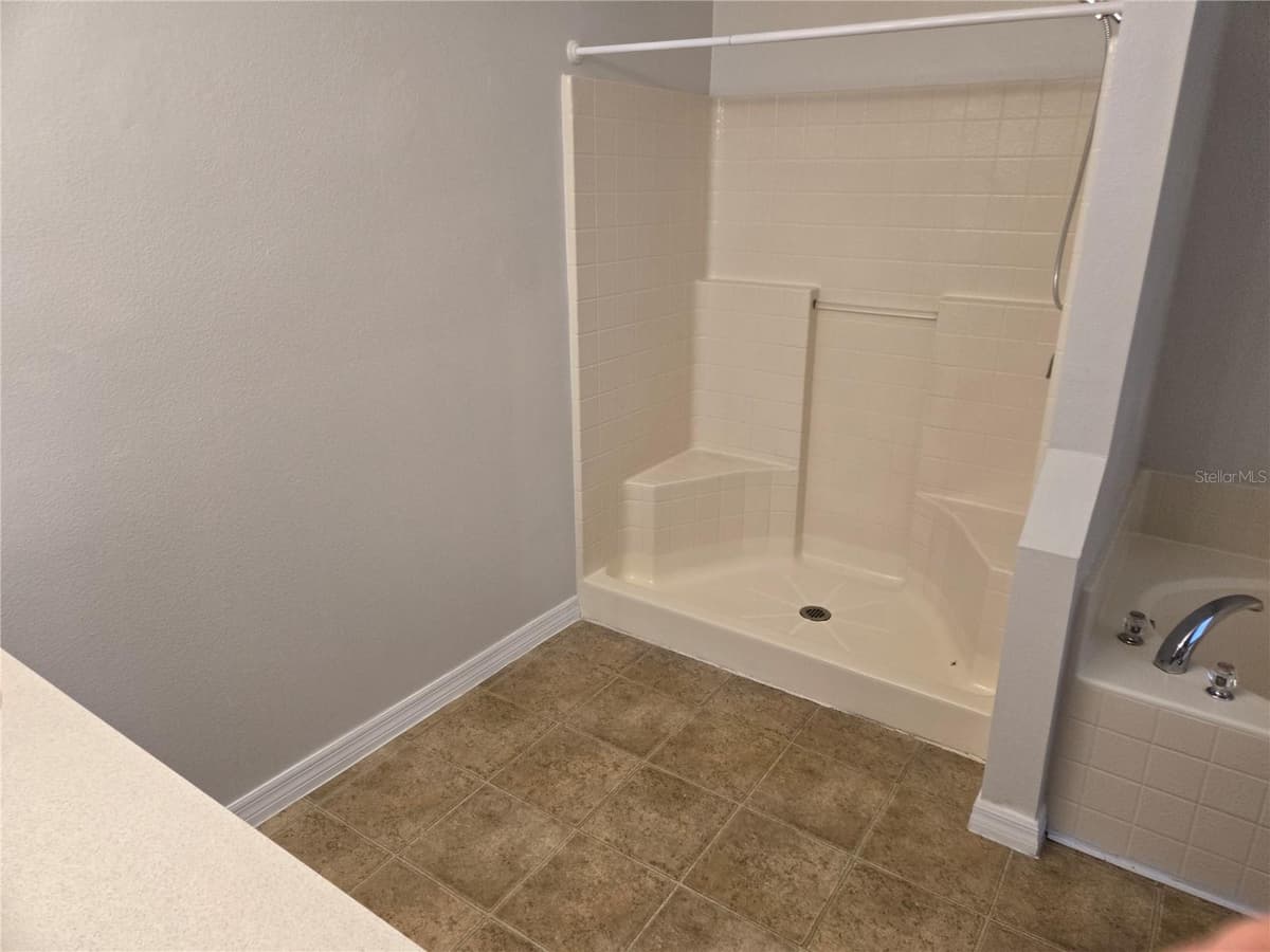 184 PARKVIEW DRIVE — photo 15 of 53