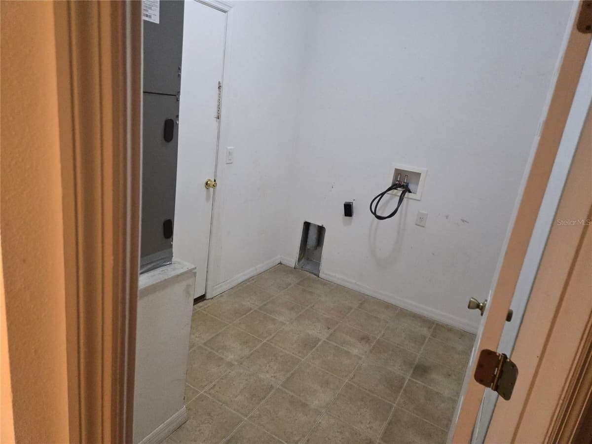 184 PARKVIEW DRIVE — photo 10 of 53