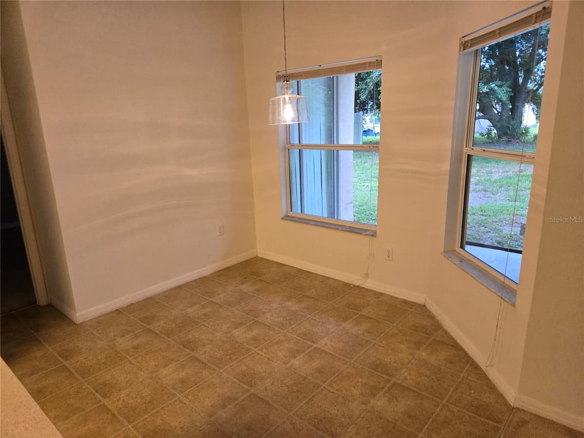 184 PARKVIEW DRIVE — photo 11 of 53