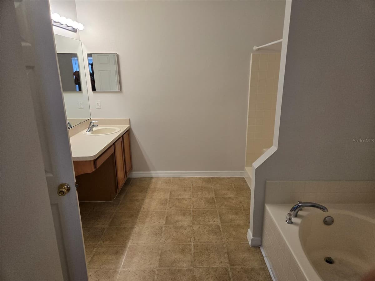 184 PARKVIEW DRIVE — photo 14 of 53
