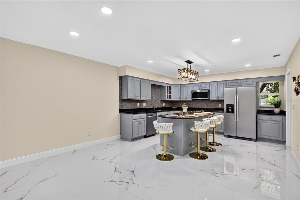 300 SCOTT ROAD — photo 11 of 87