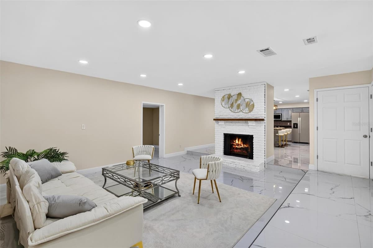 300 SCOTT ROAD — photo 8 of 87