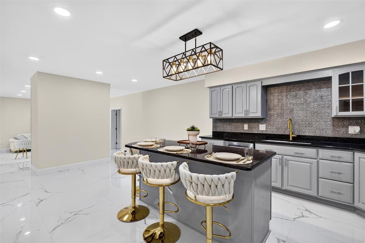 300 SCOTT ROAD — photo 14 of 87