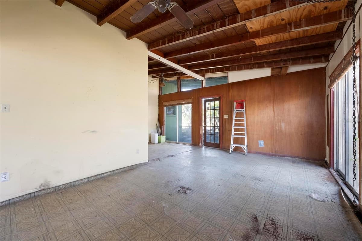 2956 GREENBRIAR STREET — photo 2 of 17