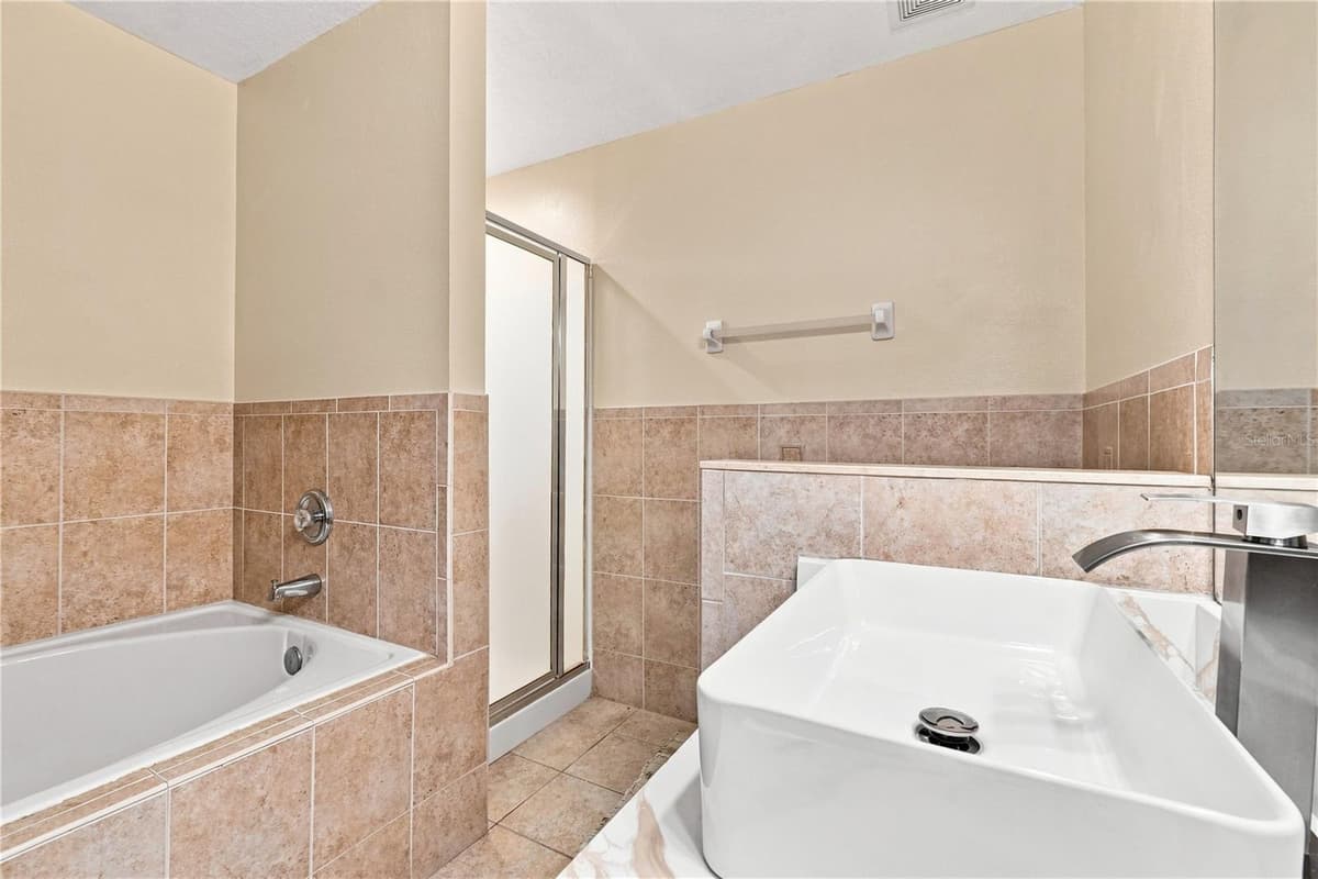 2512 ABACUS COURT — photo 19 of 40
