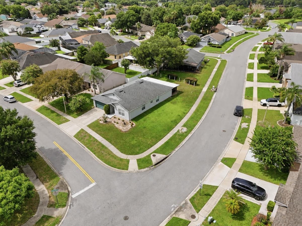 2512 ABACUS COURT — photo 38 of 40