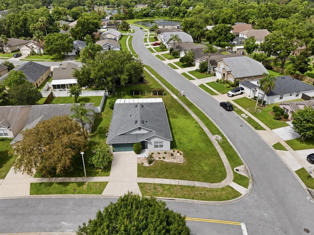 2512 ABACUS COURT — photo 37 of 40