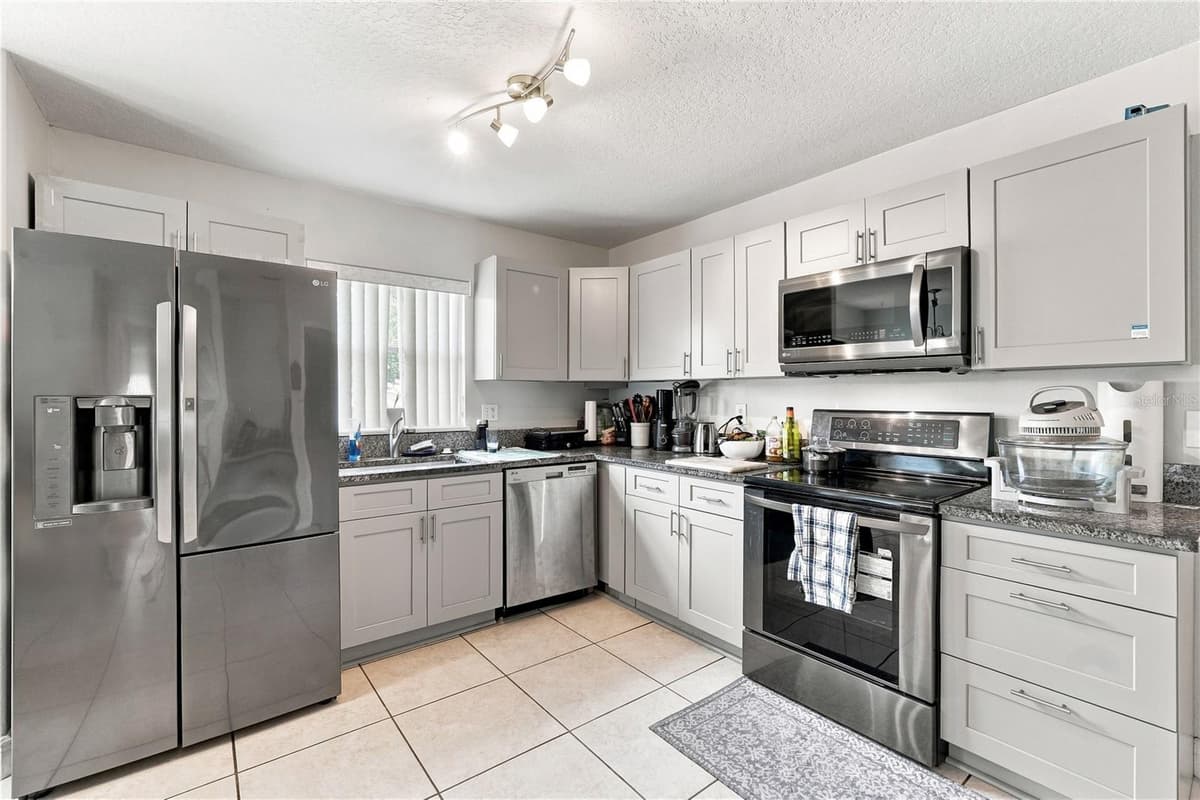 2512 ABACUS COURT — photo 8 of 40