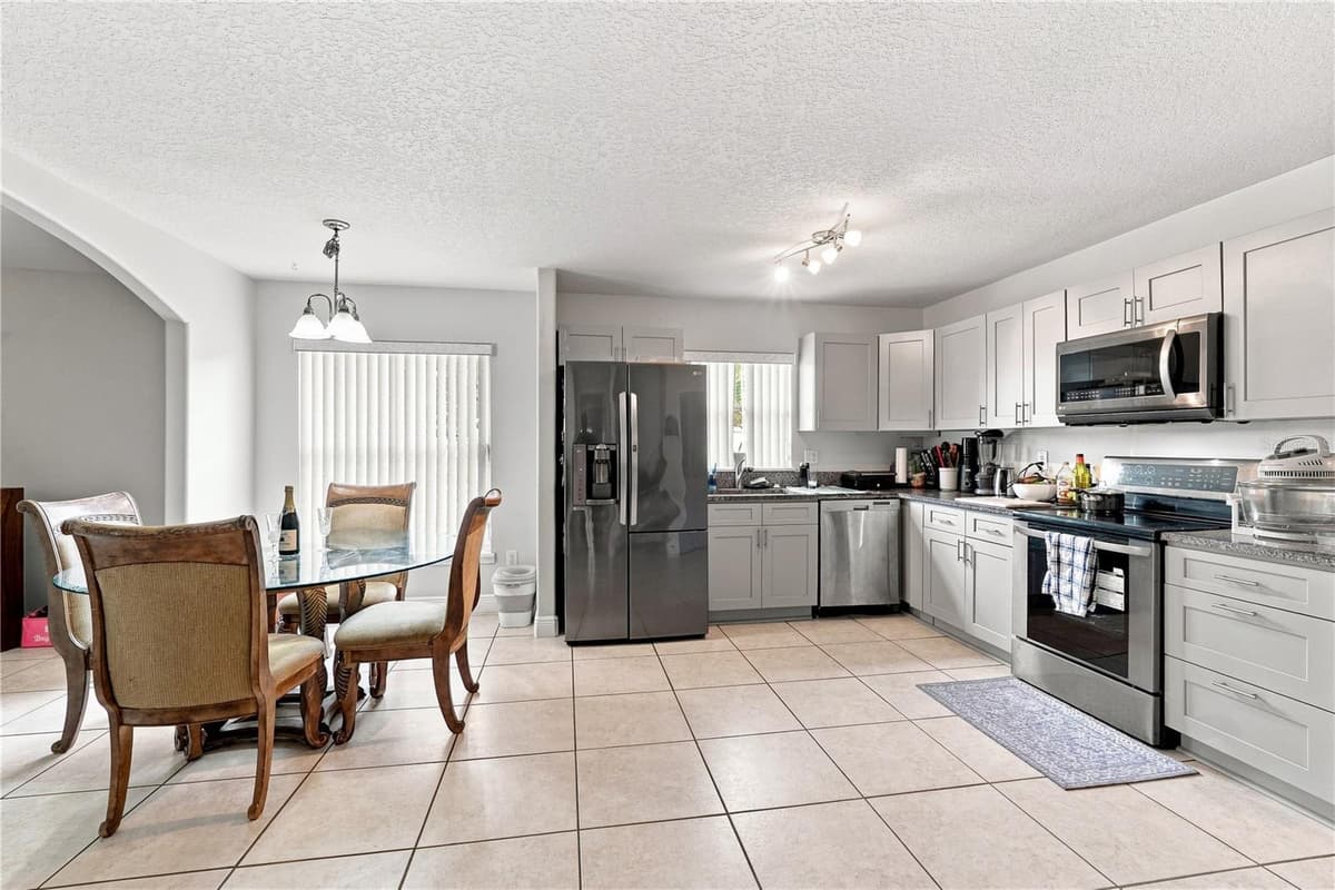 2512 ABACUS COURT — photo 10 of 40