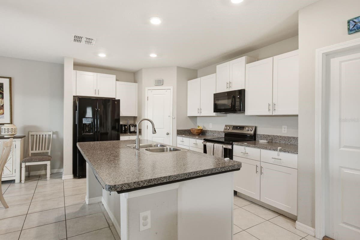 11483 SAGE CANYON DRIVE — photo 9 of 38