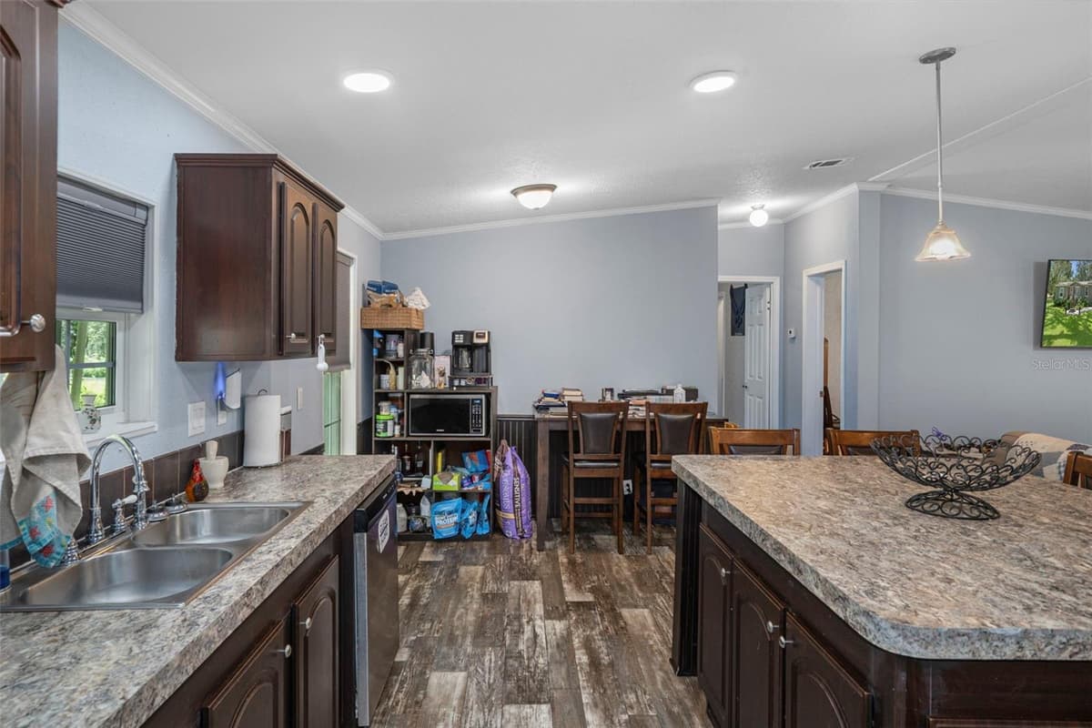 9028 WEST STREET — photo 11 of 44