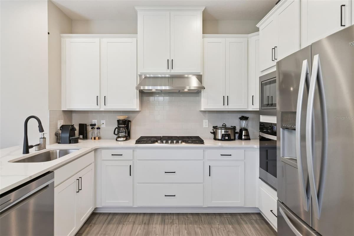 7745 SOMERSWORTH DRIVE — photo 9 of 47