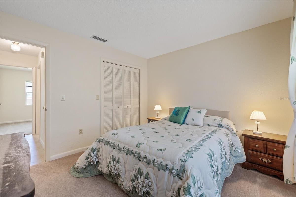 7329 FAIRWOOD AVENUE — photo 8 of 47