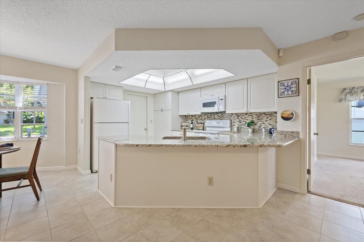 7329 FAIRWOOD AVENUE — photo 30 of 47