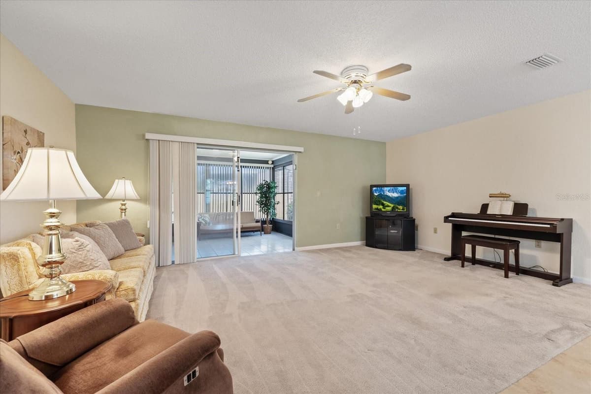 7329 FAIRWOOD AVENUE — photo 28 of 47