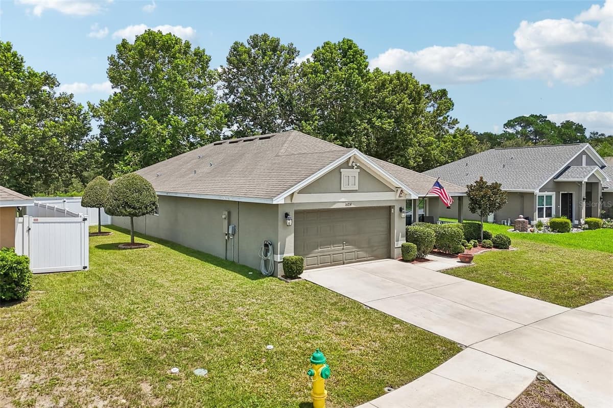 16214 VINE CLIFF AVENUE — photo 5 of 59