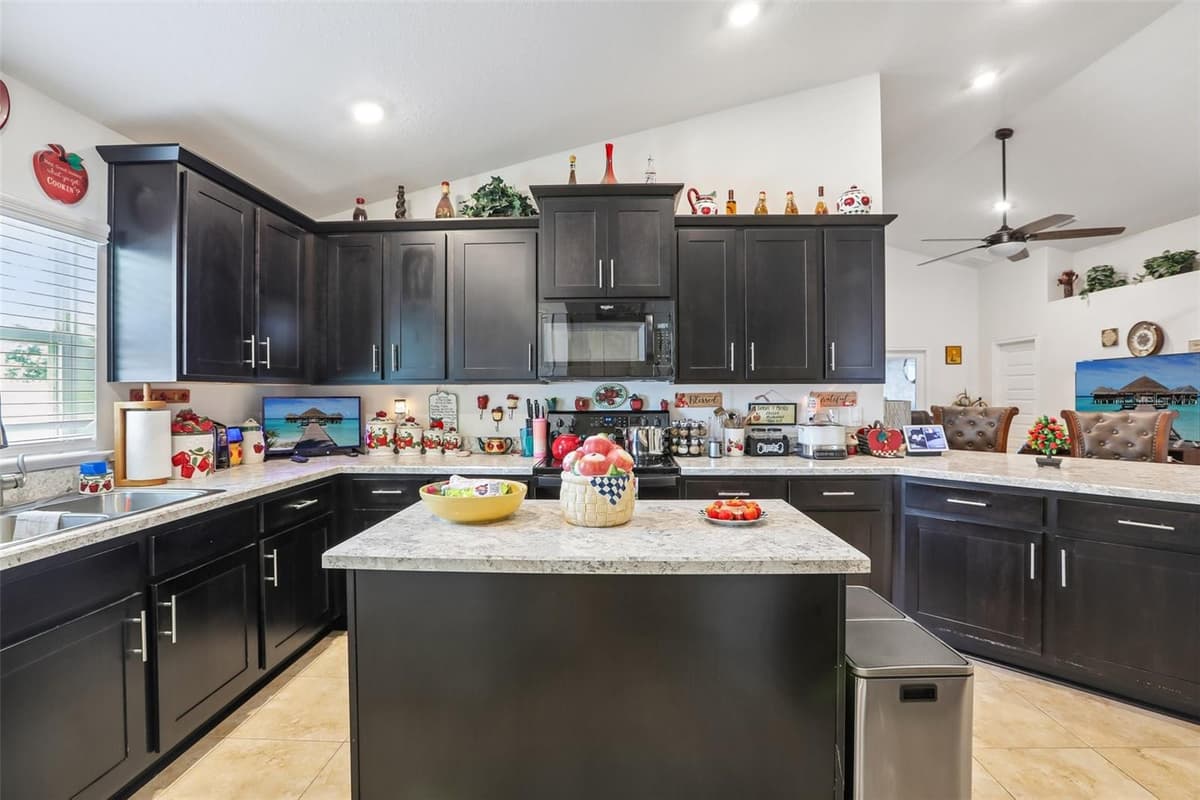 16214 VINE CLIFF AVENUE — photo 21 of 59