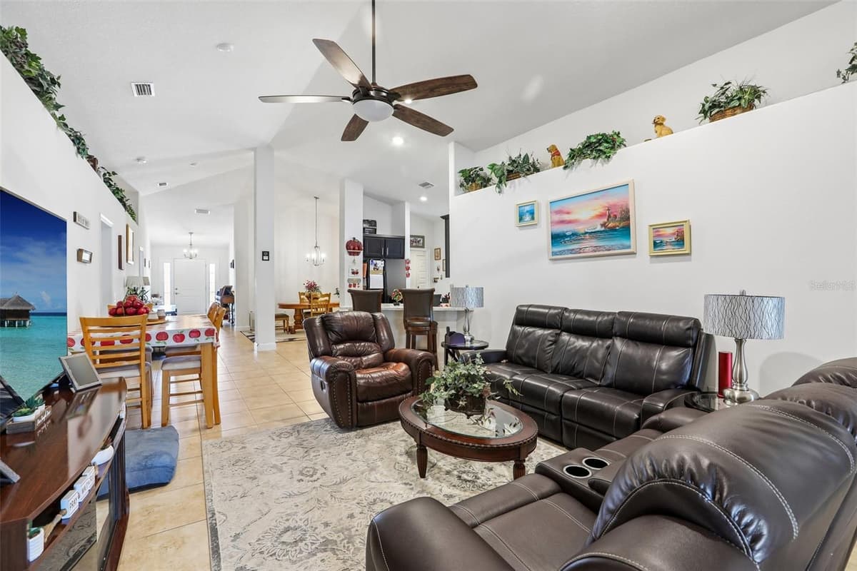 16214 VINE CLIFF AVENUE — photo 13 of 59
