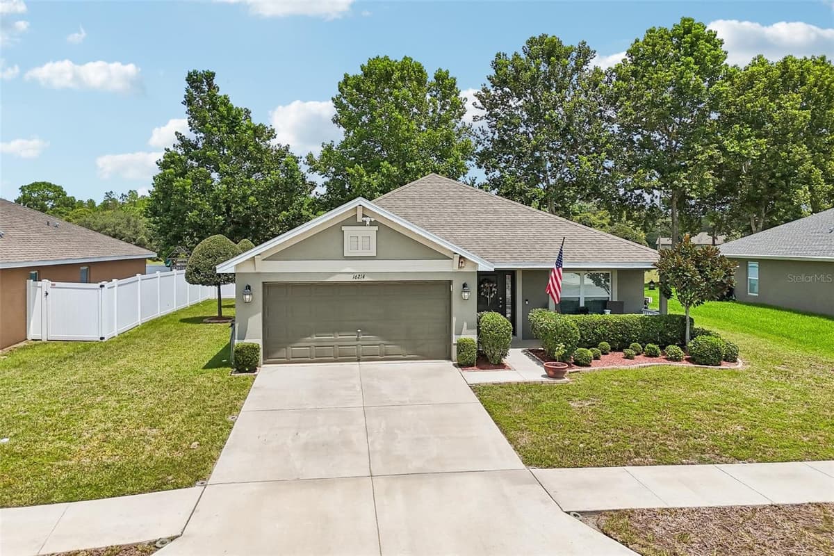 16214 VINE CLIFF AVENUE — photo 6 of 59