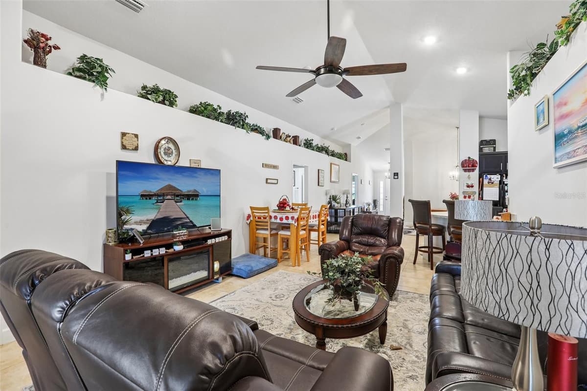 16214 VINE CLIFF AVENUE — photo 14 of 59