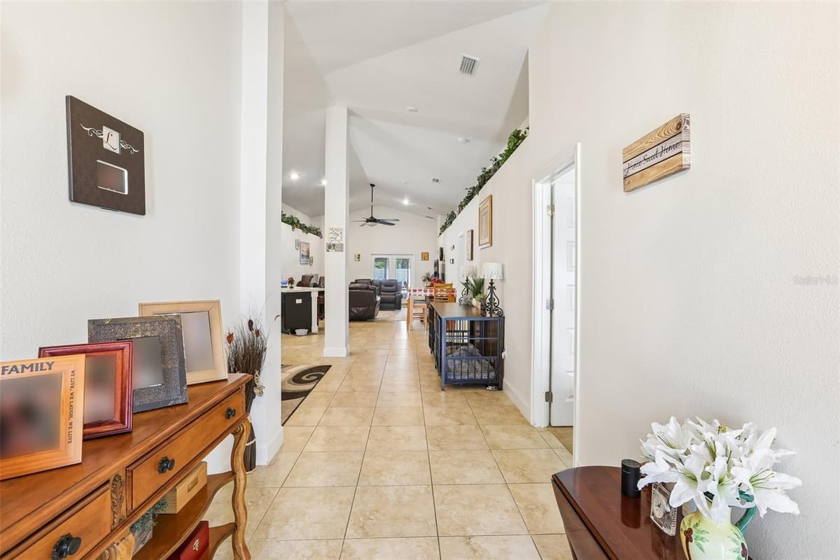 16214 VINE CLIFF AVENUE — photo 10 of 59