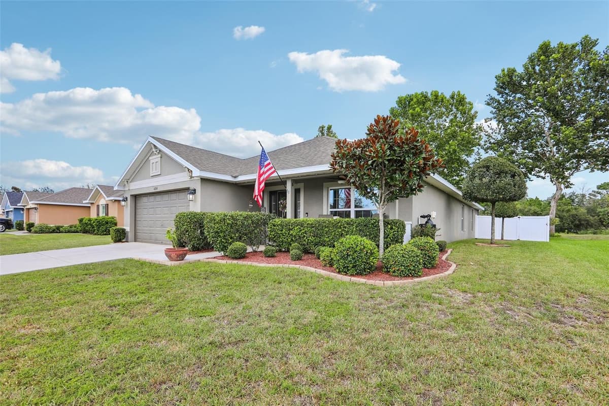 16214 VINE CLIFF AVENUE — photo 3 of 59
