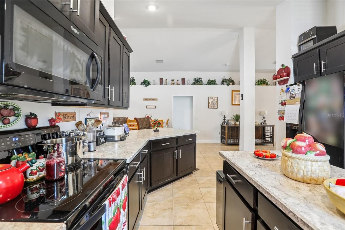 16214 VINE CLIFF AVENUE — photo 22 of 59