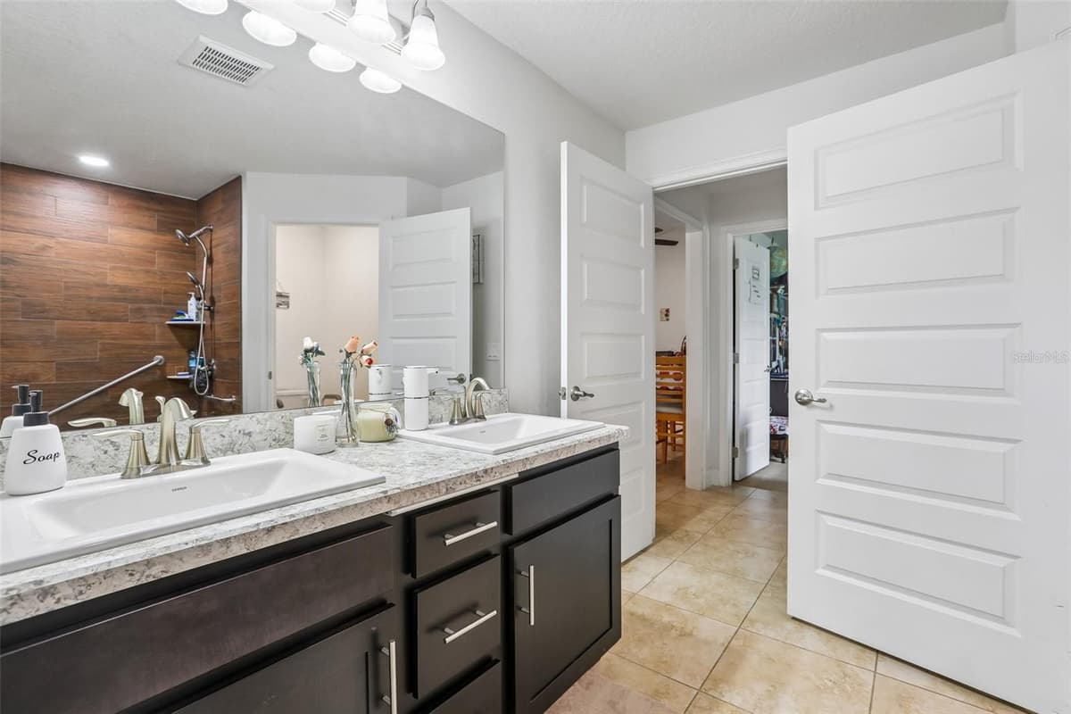 16214 VINE CLIFF AVENUE — photo 32 of 59