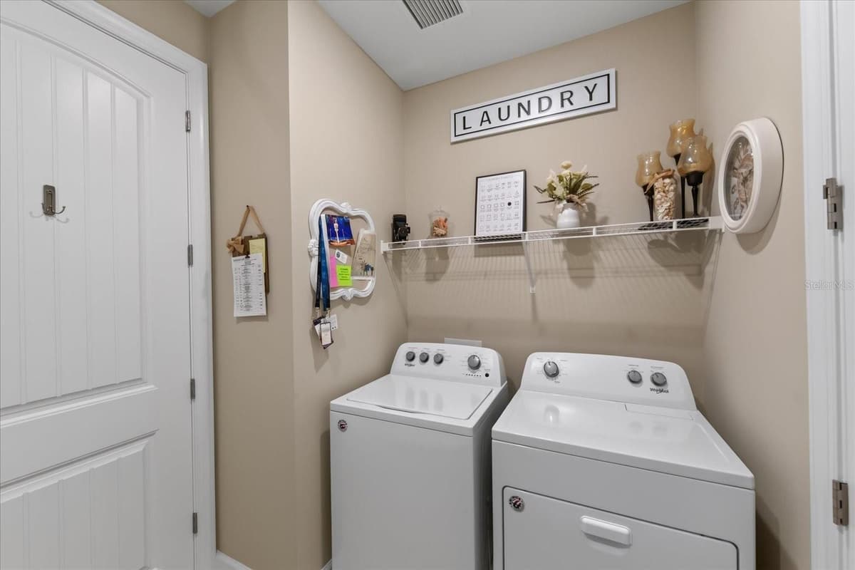7608 VIOLA LOOP — photo 41 of 98