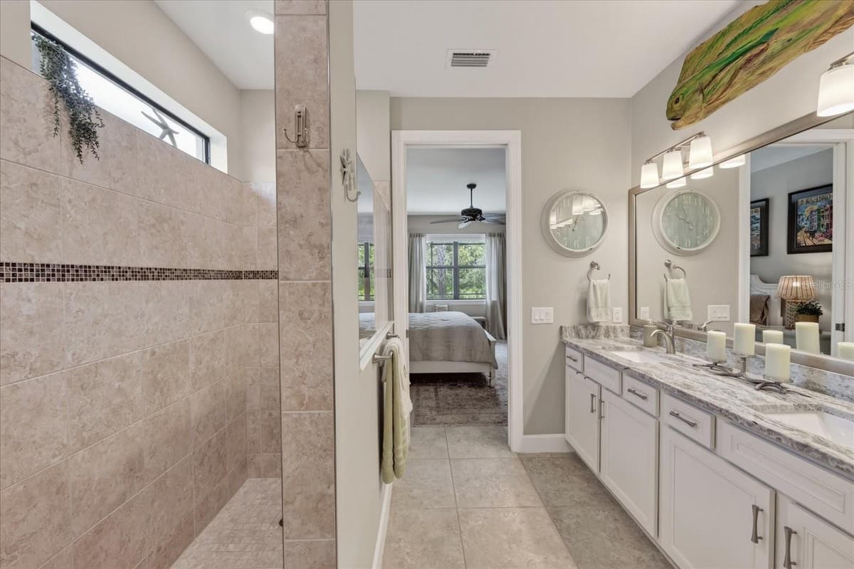7608 VIOLA LOOP — photo 23 of 98