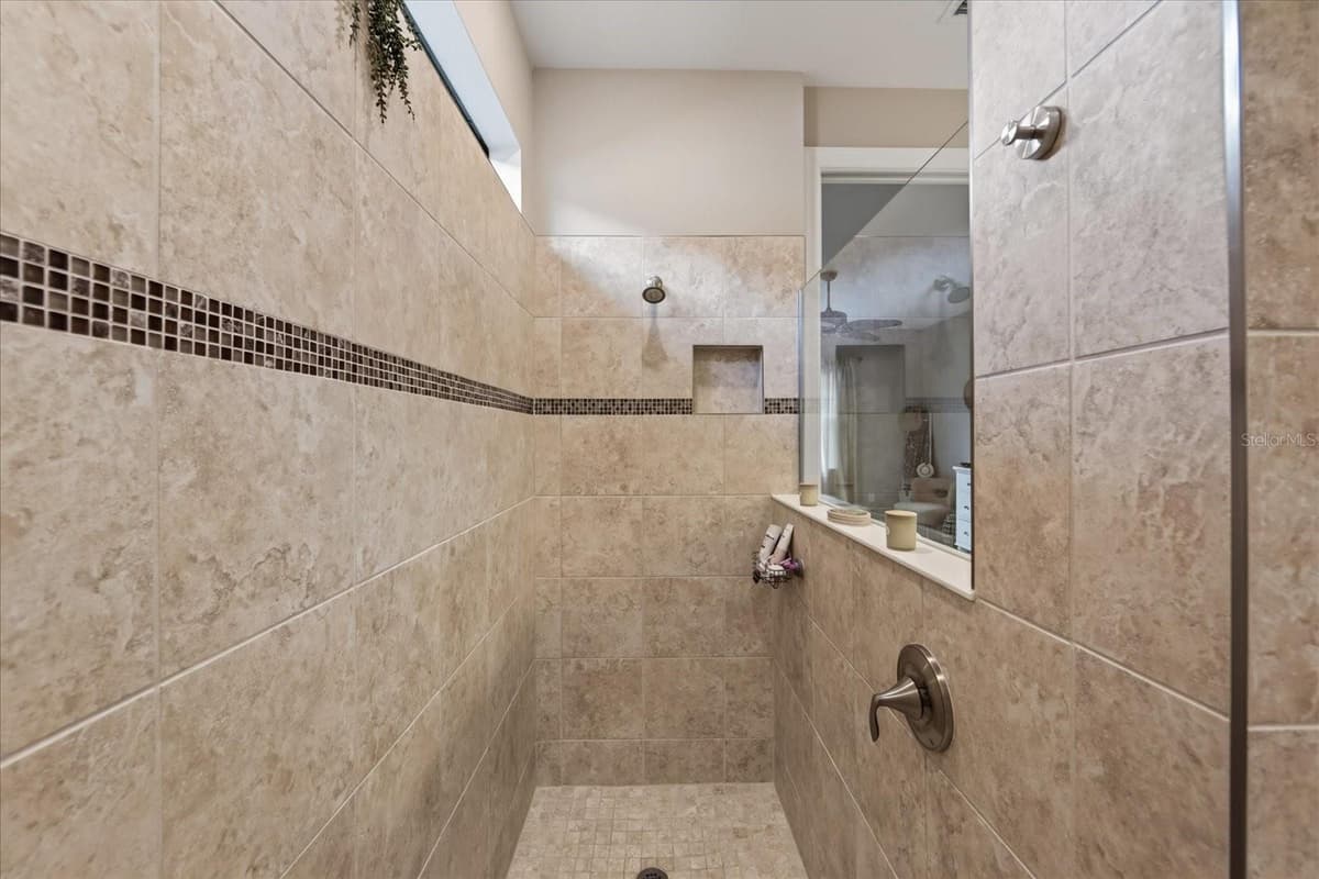 7608 VIOLA LOOP — photo 24 of 98
