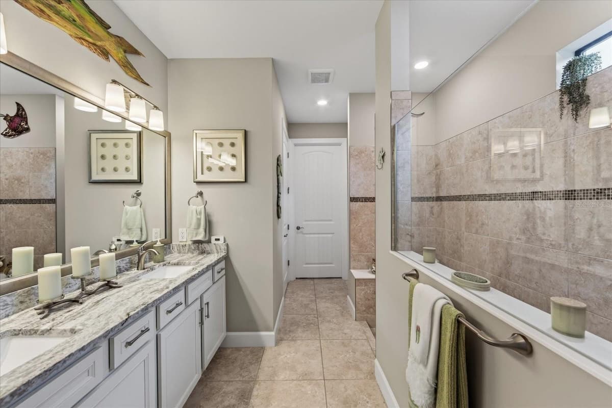 7608 VIOLA LOOP — photo 27 of 98