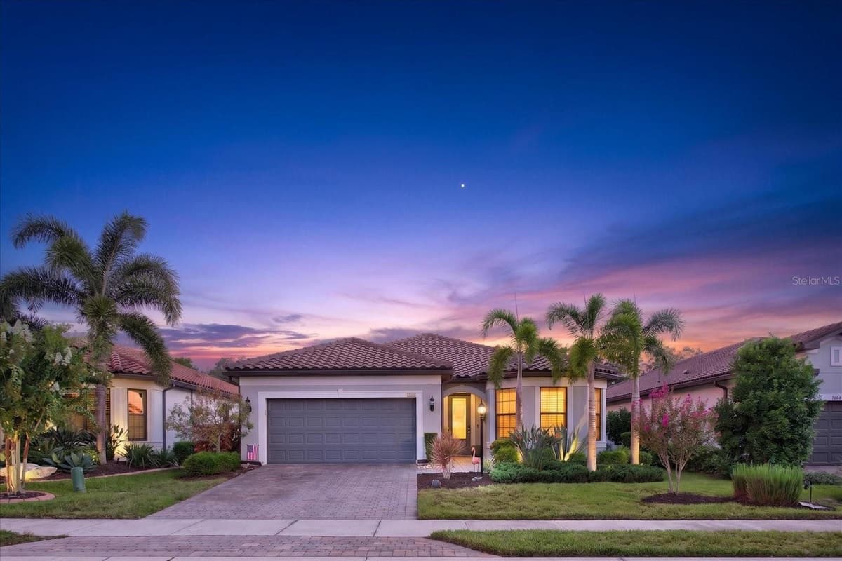 7608 VIOLA LOOP — photo 4 of 98