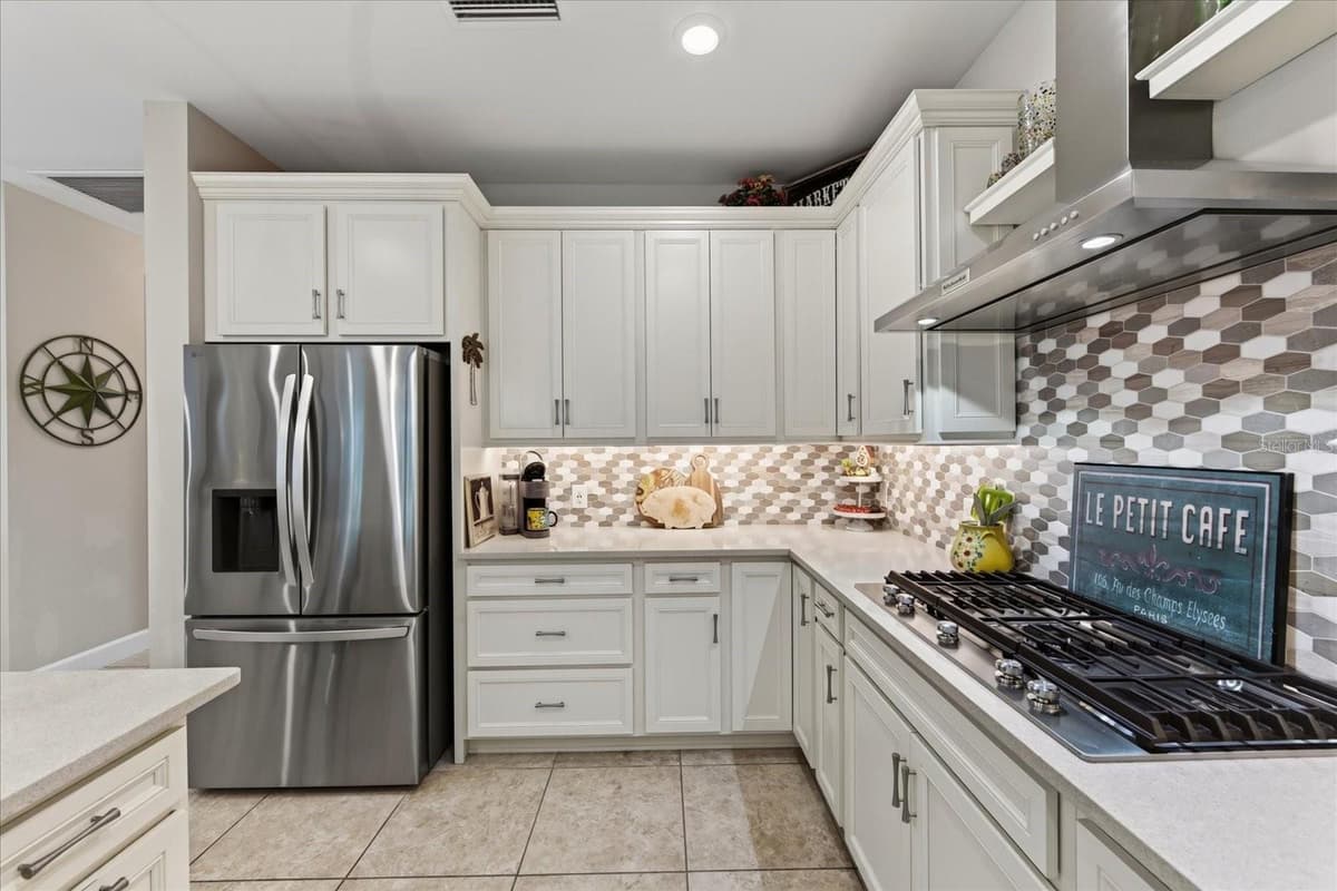 7608 VIOLA LOOP — photo 14 of 98