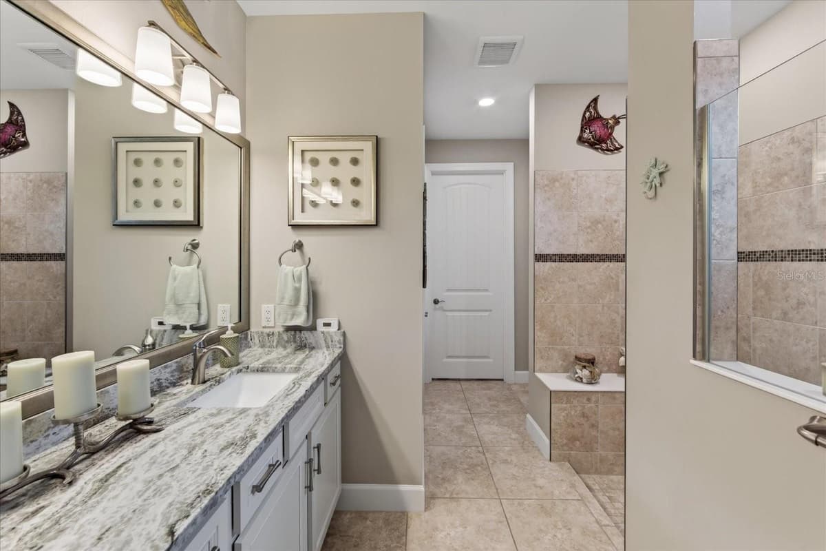 7608 VIOLA LOOP — photo 26 of 98