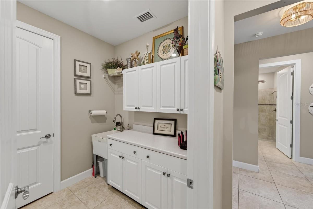 7608 VIOLA LOOP — photo 40 of 98