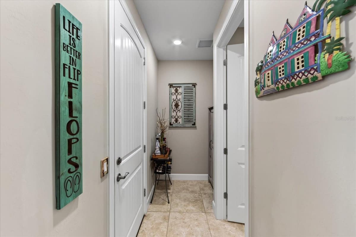 7608 VIOLA LOOP — photo 39 of 98
