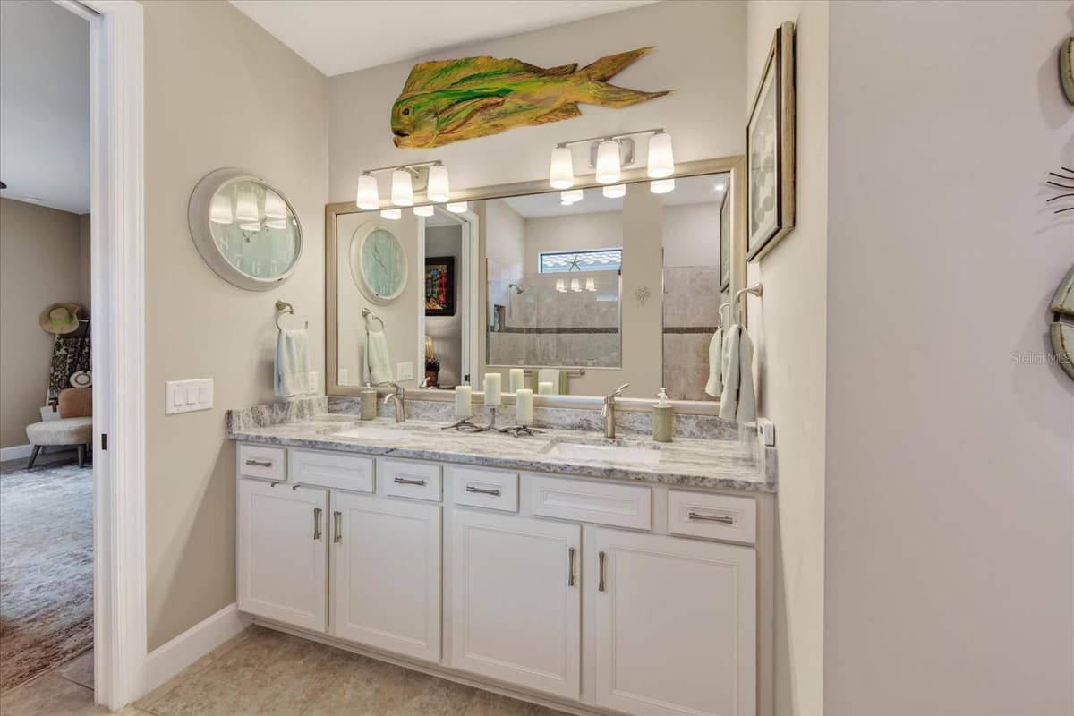 7608 VIOLA LOOP — photo 25 of 98