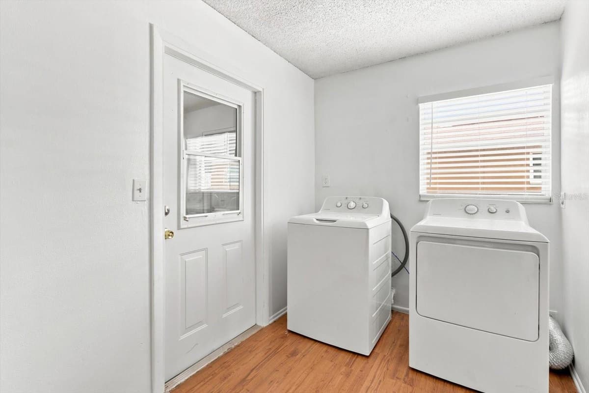 1285 HAGGERTY POINT — photo 36 of 46