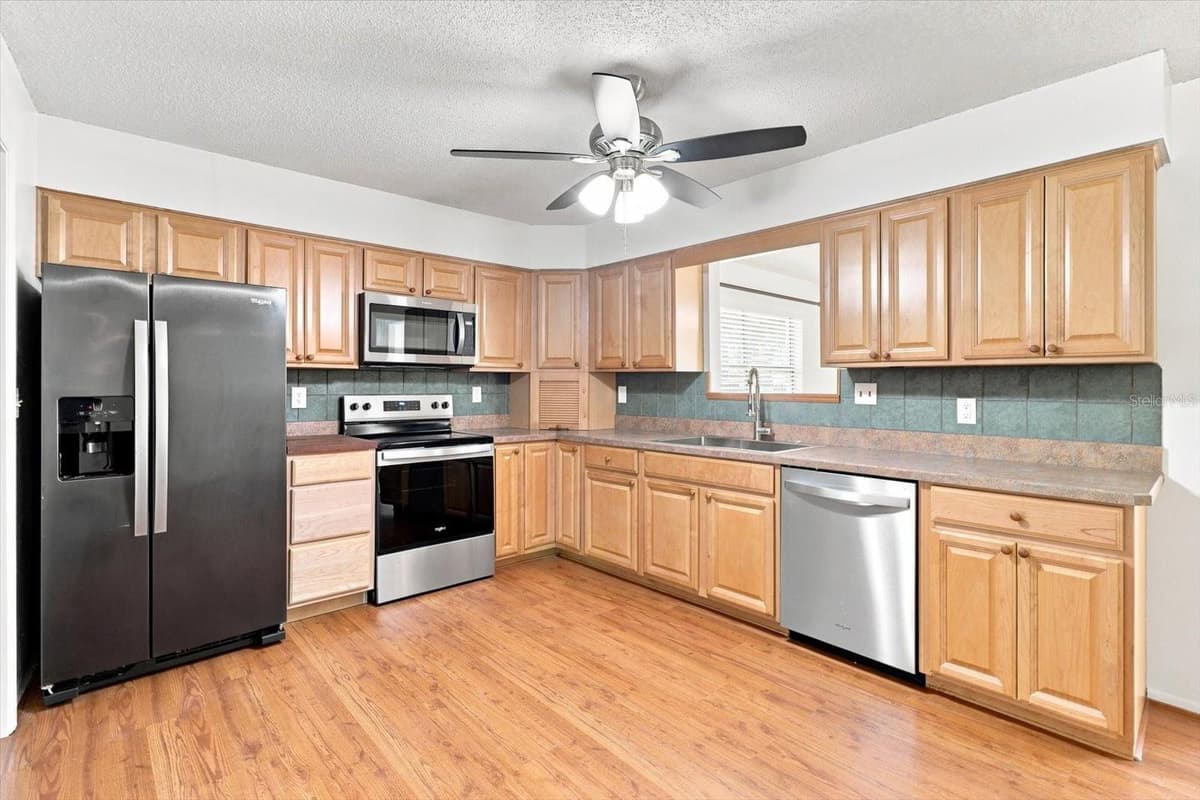1285 HAGGERTY POINT — photo 3 of 46