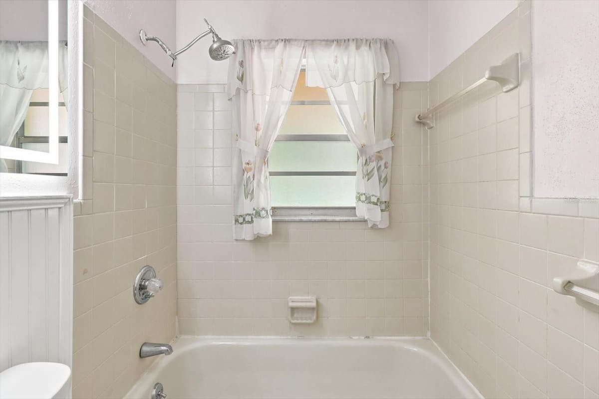 1285 HAGGERTY POINT — photo 33 of 46