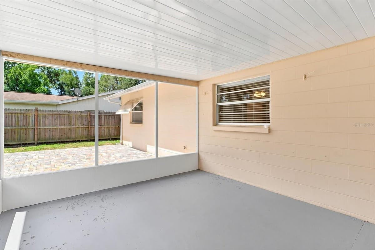 1285 HAGGERTY POINT — photo 5 of 46