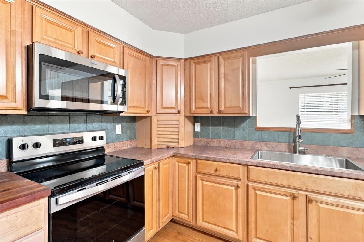 1285 HAGGERTY POINT — photo 19 of 46