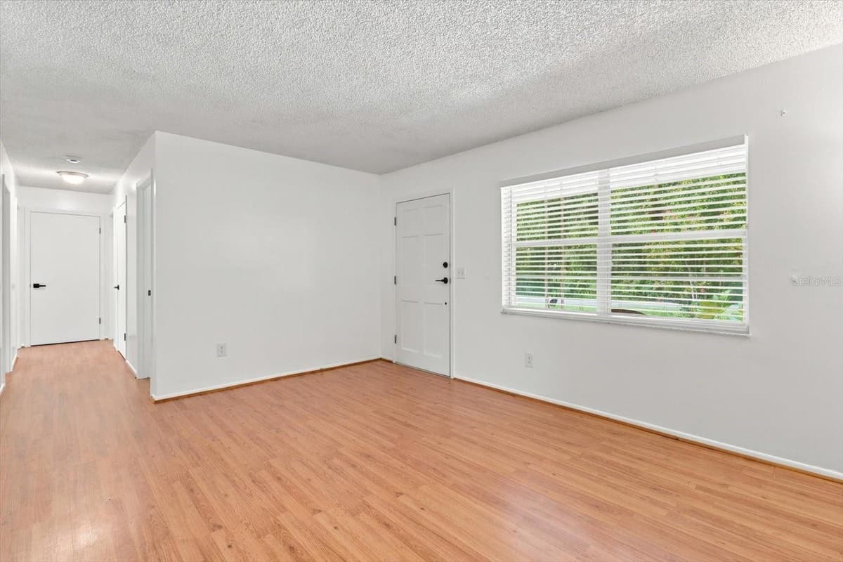 1285 HAGGERTY POINT — photo 15 of 46