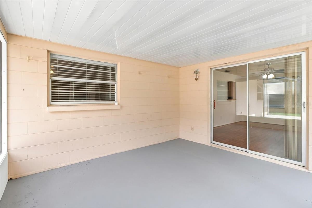 1285 HAGGERTY POINT — photo 37 of 46