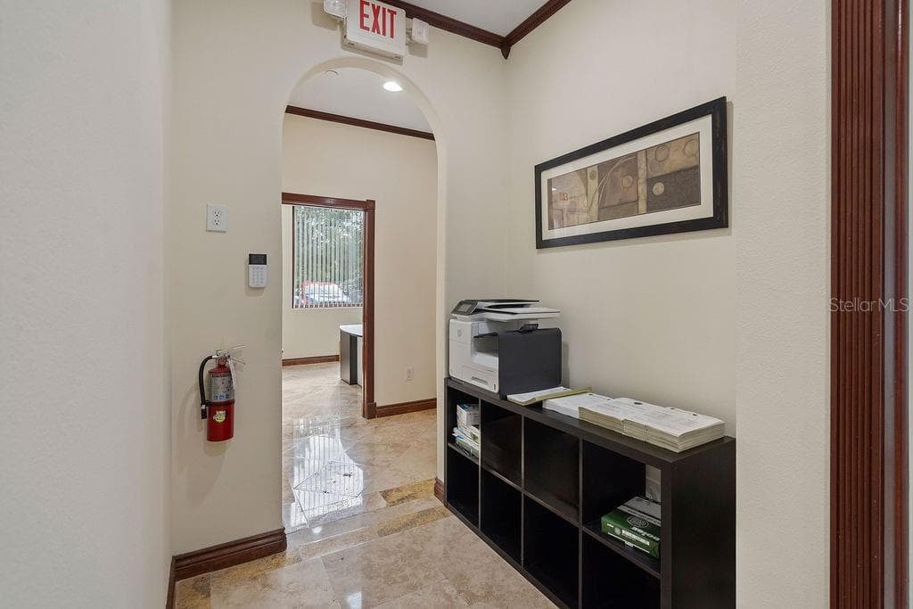 7901 KINGSPOINTE PARKWAY — photo 15 of 21