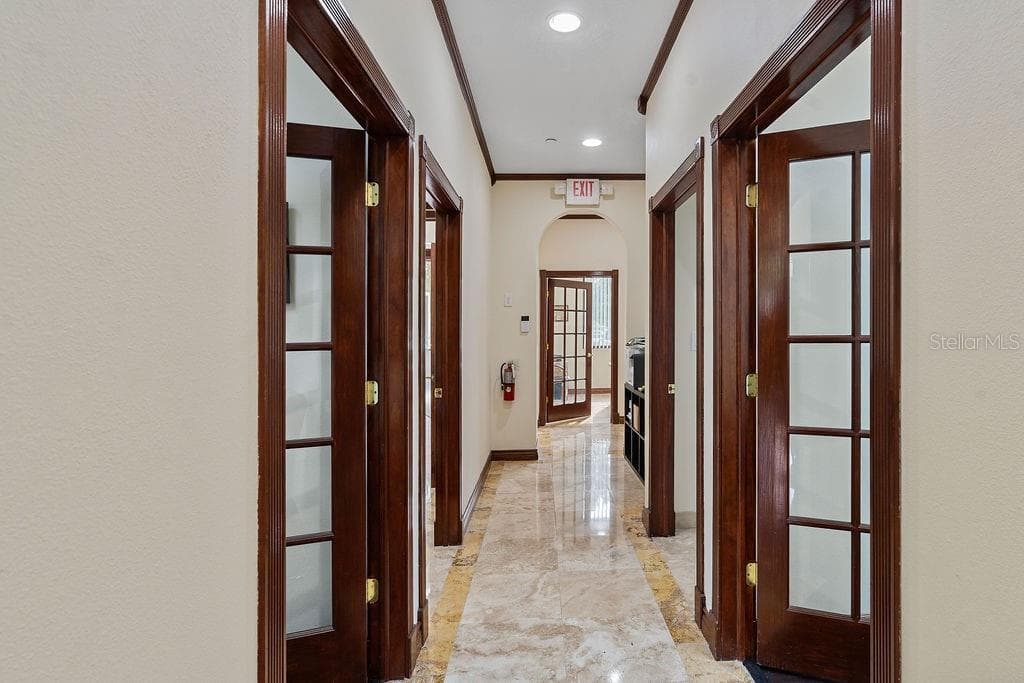 7901 KINGSPOINTE PARKWAY — photo 14 of 21