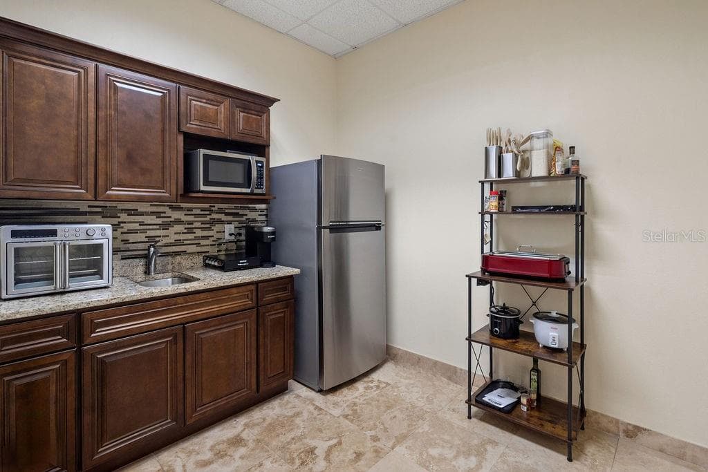 7901 KINGSPOINTE PARKWAY — photo 21 of 21